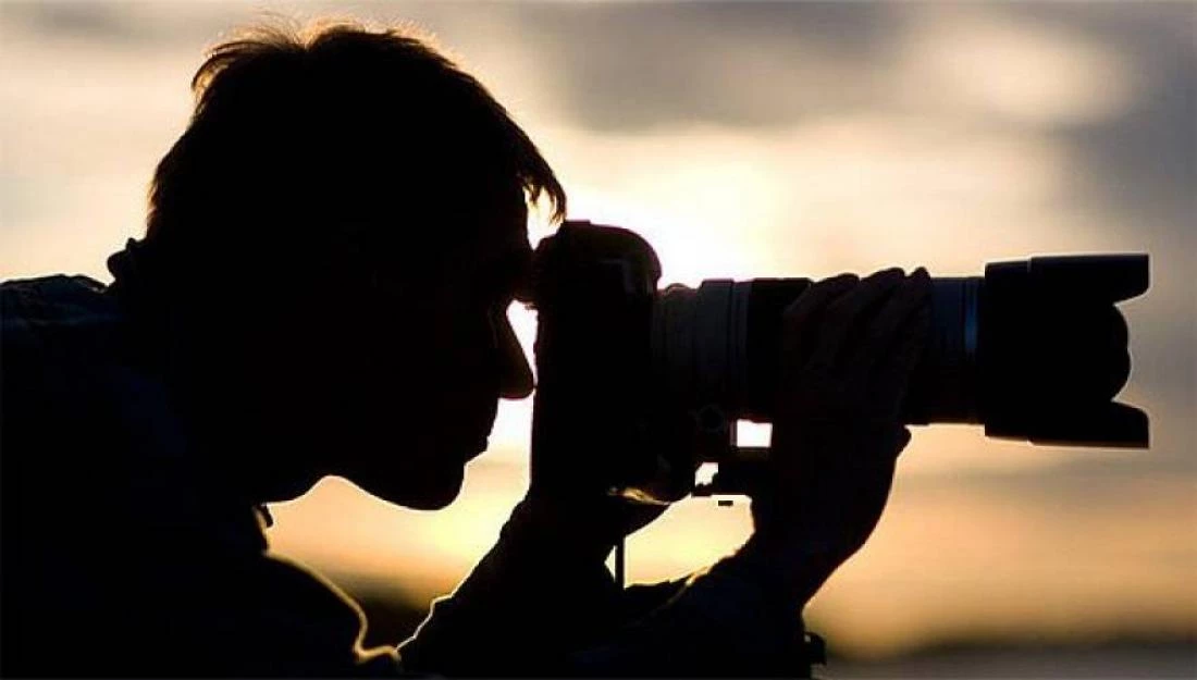 «Τον έπιασα στα πράσα» – Προσαγωγή ατόμου που φωτογράφιζε το Στρατόπεδο «Παπάγου»